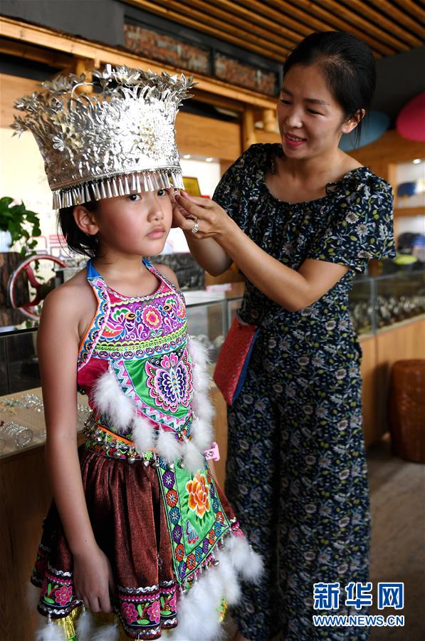 ミャオ族の銀細(xì)工職人「伝統(tǒng)技術(shù)を発揚(yáng)させたい」