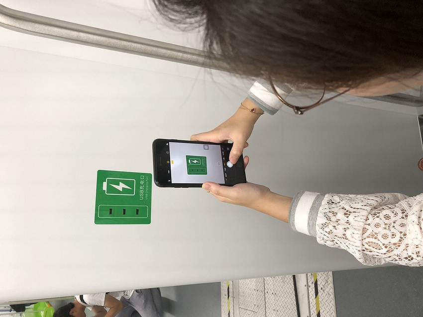 上海地下鉄第5千両目の列車が登場　車両には充電口が完備