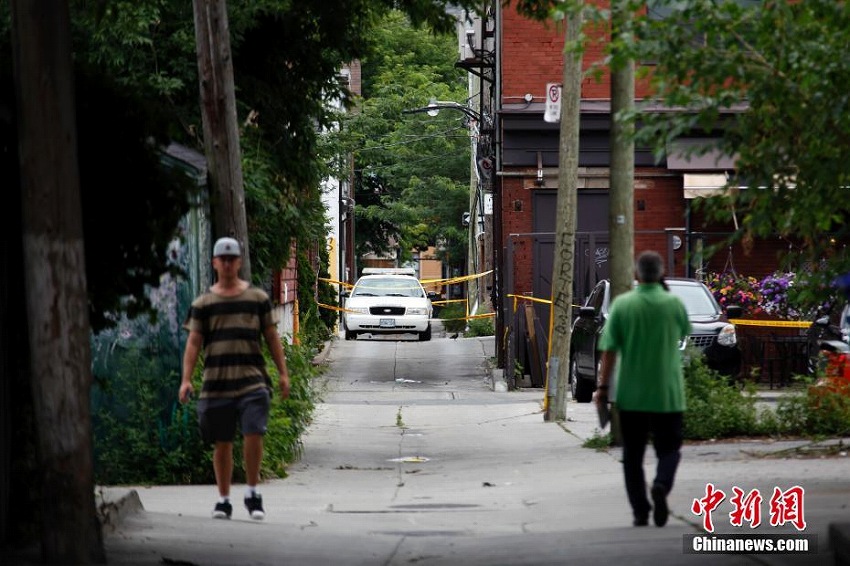 トロントで発砲事件、十?dāng)?shù)人が死傷　警察が現(xiàn)場(chǎng)を封鎖