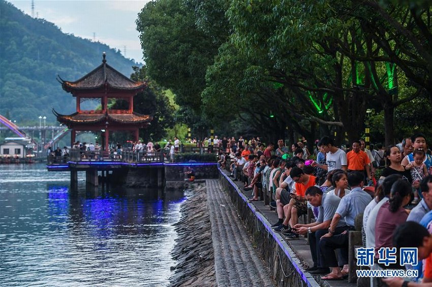 浙江省建徳市の目玉観光資源「17度の川水」