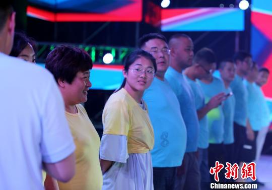 第28回青島國際ビール祭り、男女大酒飲み大會(huì)が開催