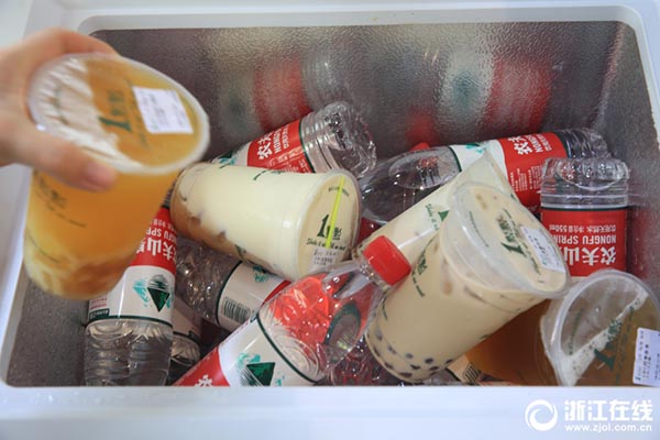 杭州、清掃員や宅配便配達(dá)員に無(wú)料でアイスを提供する冷蔵庫(kù)登場(chǎng)