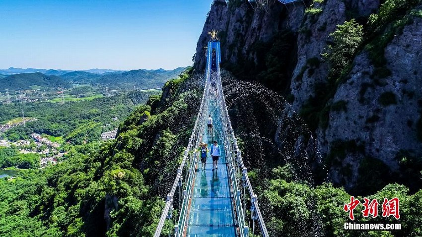 安徽省蕪湖市の馬仁奇峰景勝地で真夏の納涼セットが登場(chǎng)