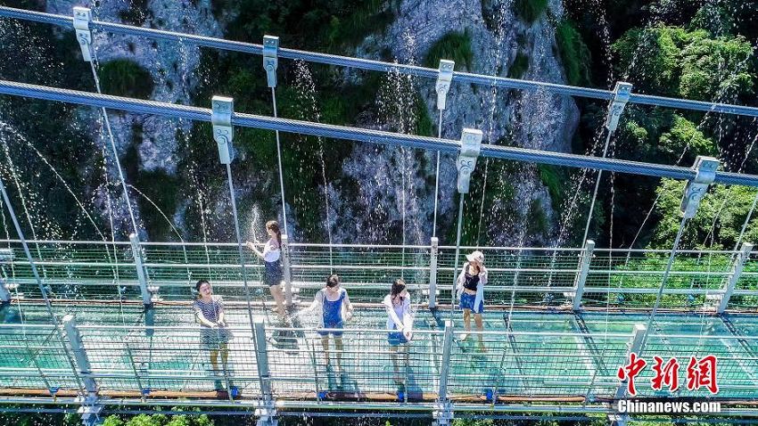 安徽省蕪湖市の馬仁奇峰景勝地で真夏の納涼セットが登場(chǎng)