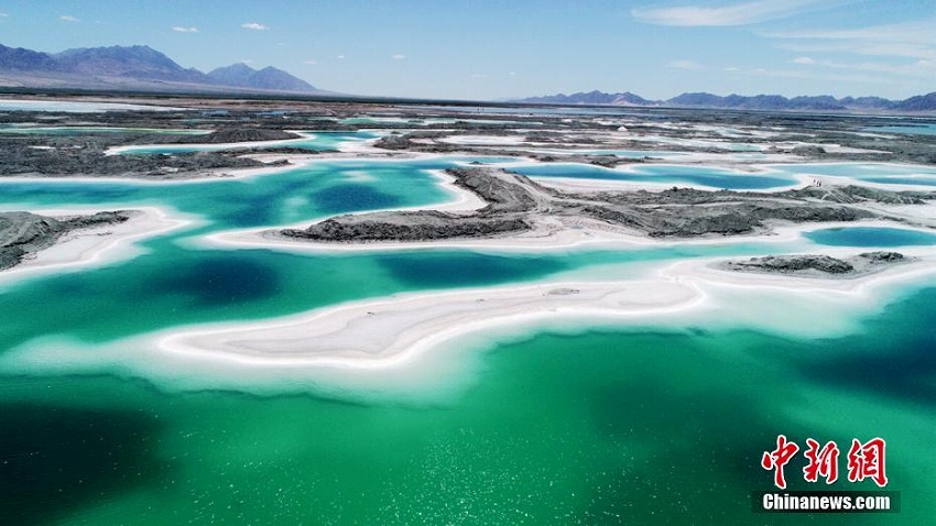 青海省の「翡翠湖」と呼ばれる大柴旦湖の魅力