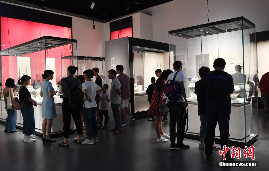 國(guó)の一級(jí)文化財(cái)「何尊」が公開(kāi)　秦蜀の道青銅文明展