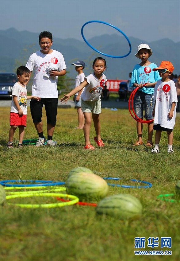 スイカを使ったユニークな競(jìng)技続々　安徽省黃山市のスイカ運(yùn)動(dòng)會(huì)