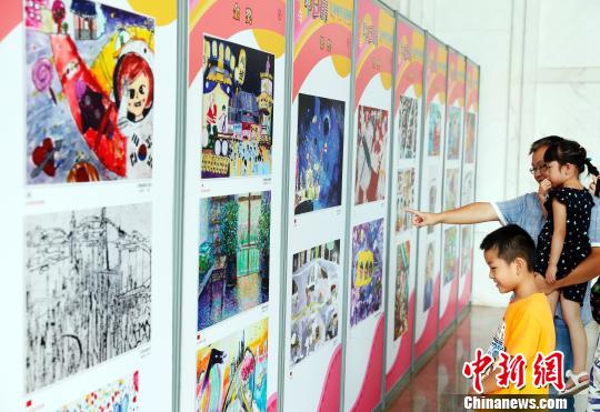 中日韓の子供たちによる絵畫作品300點が上海市にて展示