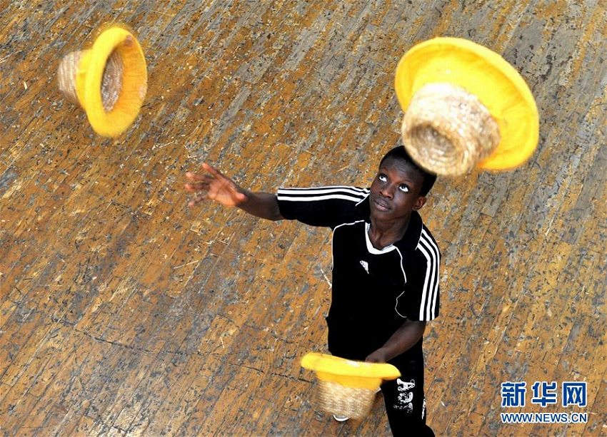 河北省の「雑技の里」、留學生が技を磨く