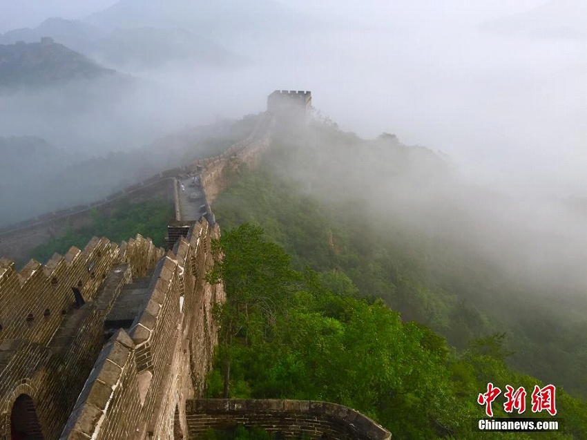 「撮影愛好家の天國」と賞賛される金山嶺長城に広がる雲(yún)海の情景