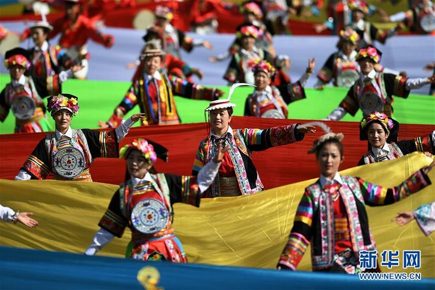 甘南草原で第19回九色甘南「香巴拉」旅行アートフェスティバルが開催