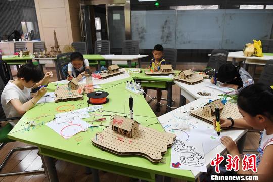 蘭州市の小學(xué)生、3Dプリンターで「ドリームハウス」を作成
