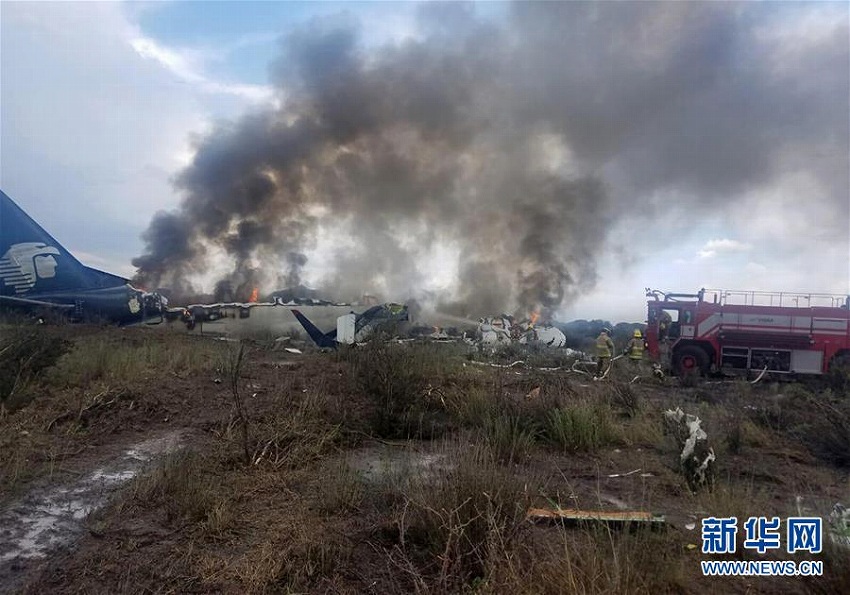 メキシコで旅客機が離陸直後に墜落