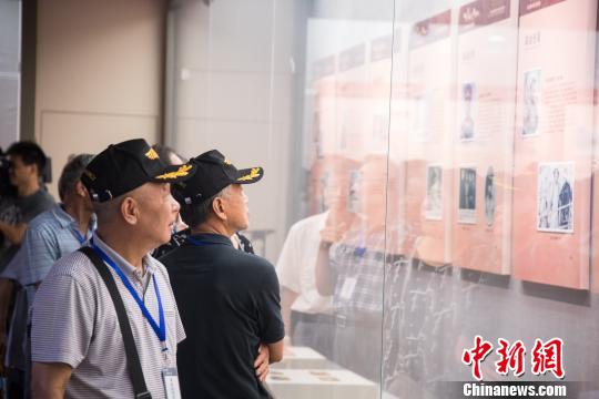 「八一建軍節(jié)」300冊の古典連環(huán)畫が福州市で出展　福建省