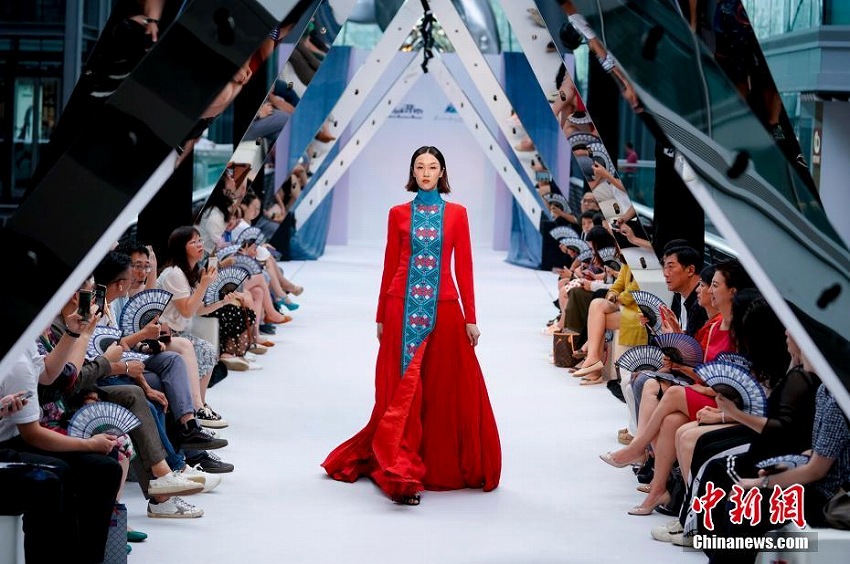 山奧のお針子、北京で市を開く