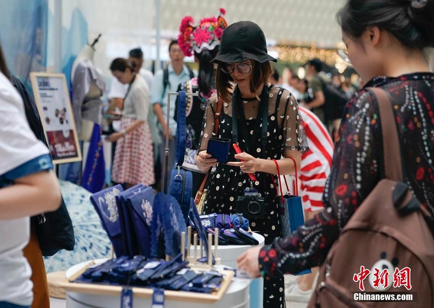 山奧のお針子、北京で市を開く