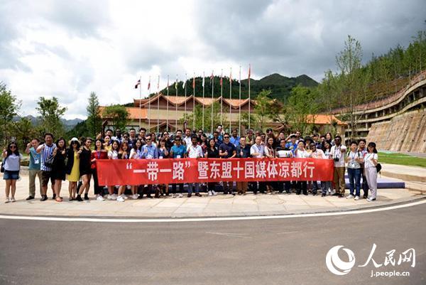 貴州六盤水 外國(guó)人記者から稱賛の嵐