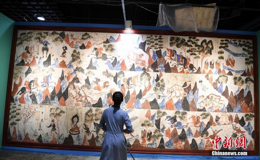 優(yōu)れた再現(xiàn)性誇る巨大莫高窟複製壁畫「散花飛天」が敦煌に