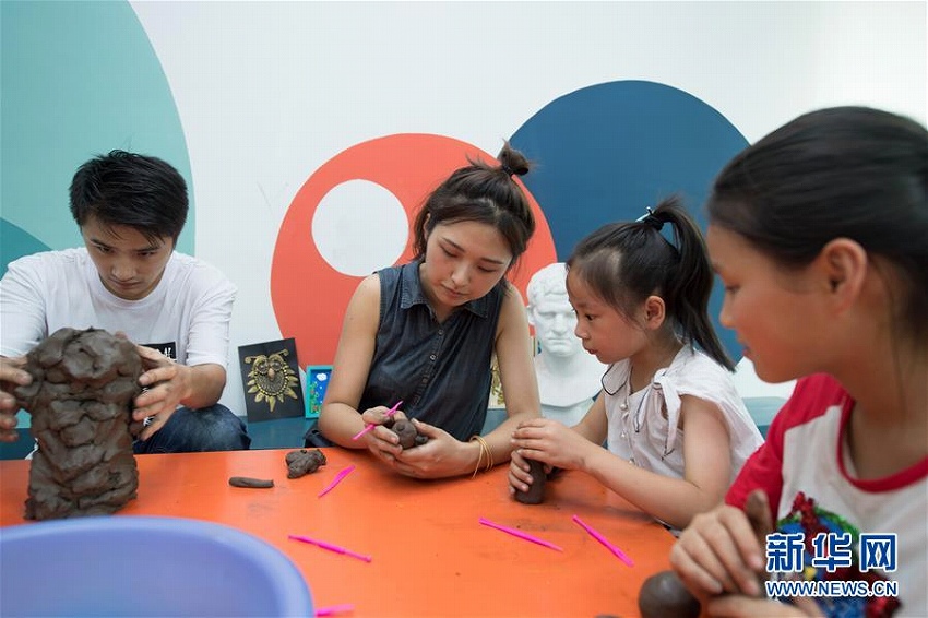 故郷でUターン起業(yè)、泥塑工蕓を継承する「90後」夫婦　浙江省