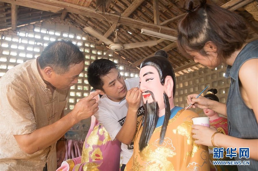 故郷でUターン起業(yè)、泥塑工蕓を継承する「90後」夫婦　浙江省