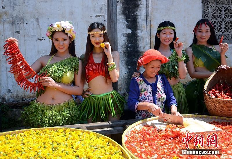 「大地の恵み」がビキニに変身！一風(fēng)変わったファッションショー　江西省