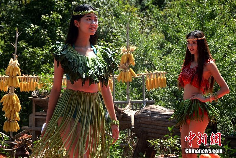 「大地の恵み」がビキニに変身！一風(fēng)変わったファッションショー　江西省