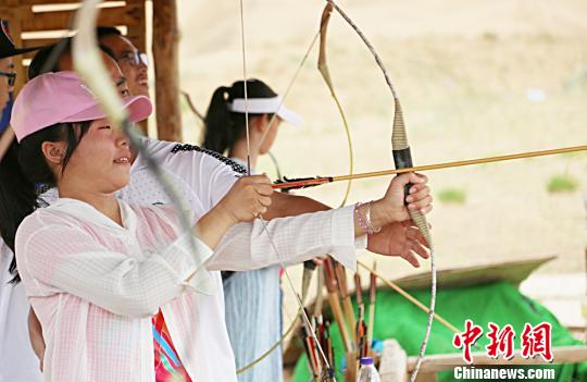 荒野のサバイバル！各國の青少年が砂漠キャンプに挑戦　甘粛省