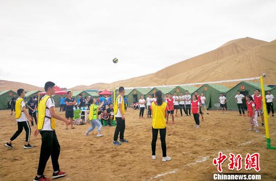 荒野のサバイバル！各國の青少年が砂漠キャンプに挑戦　甘粛省