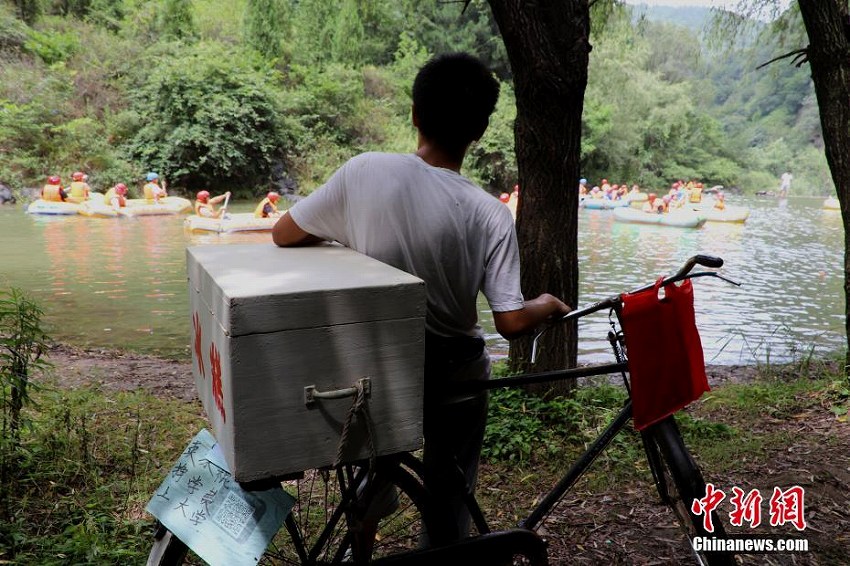 アイス売りで學(xué)費を稼ぐ高校生、大學(xué)に合格