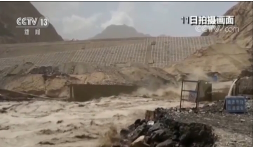 カラコルムで融雪洪水が突然発生し、西湖3つ分の水が氾濫