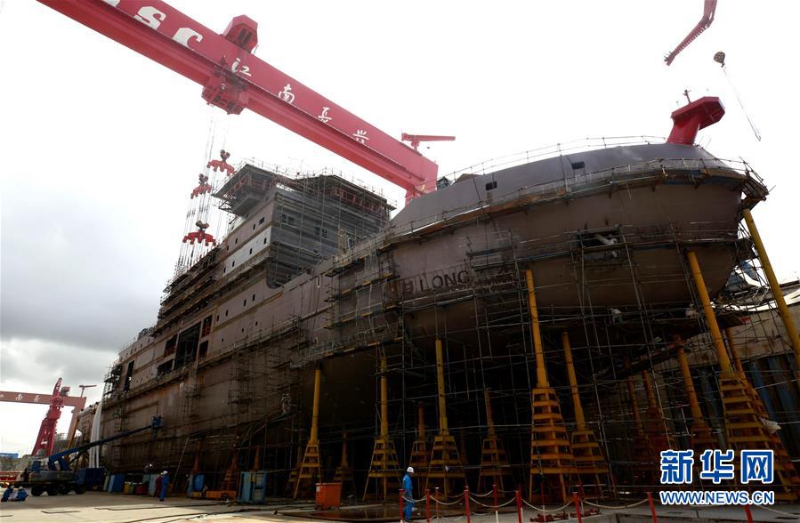 接合完了！主船體が露わになった極地科學観測砕氷船「雪竜2號」