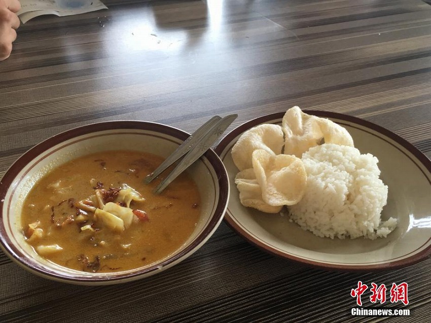 300円でお腹いっぱいに　アジア競(jìng)技大會(huì)ジャカルタ會(huì)場(chǎng)のグルメ街