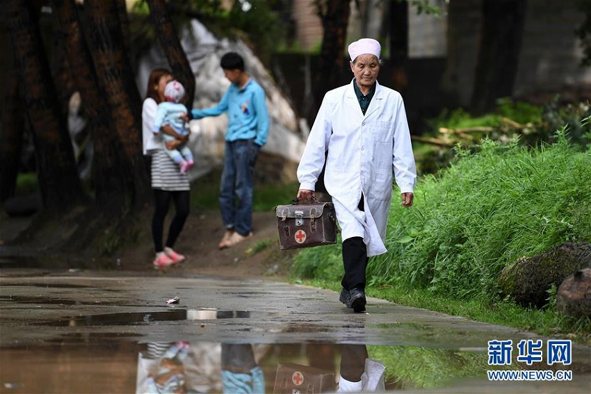 農(nóng)村醫(yī)師の何世英さん、村人に寄り添い半世紀(jì)　甘粛省