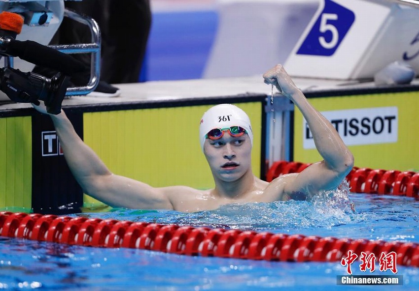 男子競(jìng)泳200メートルで中國(guó)の孫楊選手が金メダル　第18回アジア大會(huì)