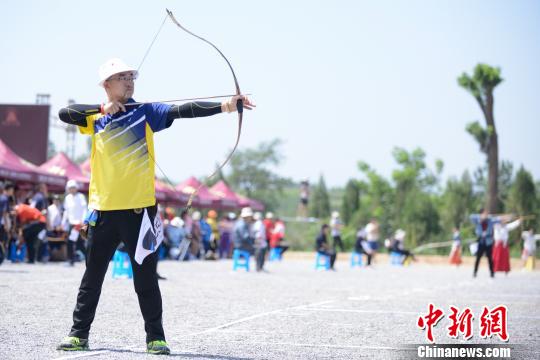 「弓の名手」が集結(jié)、腕前競う　山西省張壁古堡景勝地