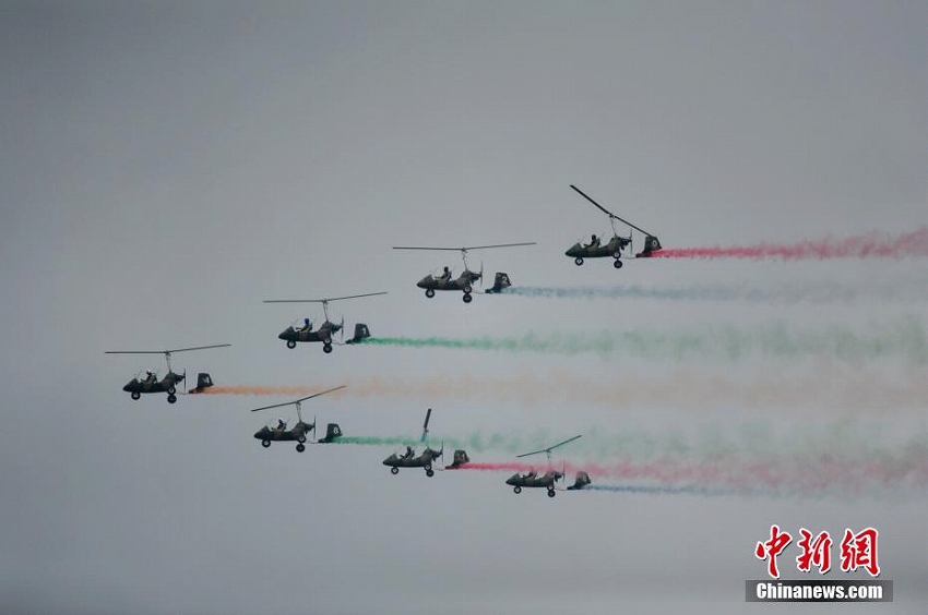 大空を鮮やかに飛翔！第7回瀋陽法庫國際飛行ショー開幕　遼寧省