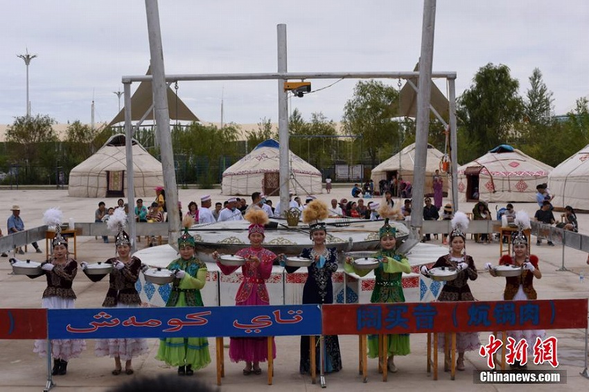 調(diào)理人7人が巨大鍋で作る300キロのラム肉ご當?shù)廿哎毳帷　「驶嵤?></td></tr><tr><td class=