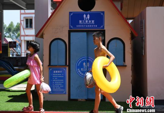 これで子供の著替えも安心！重慶の水上パークに家族向け更衣室