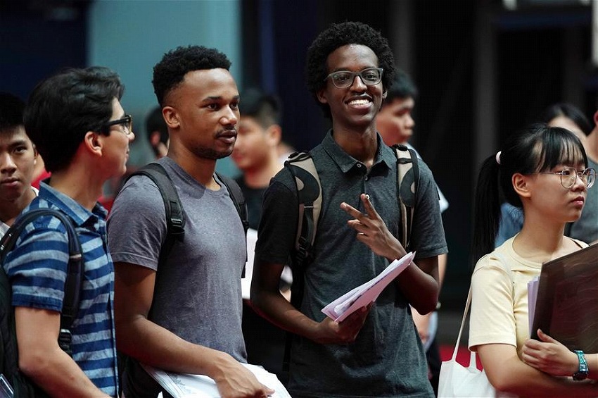 清華大學(xué)で新入生入學(xué)手続きスタート