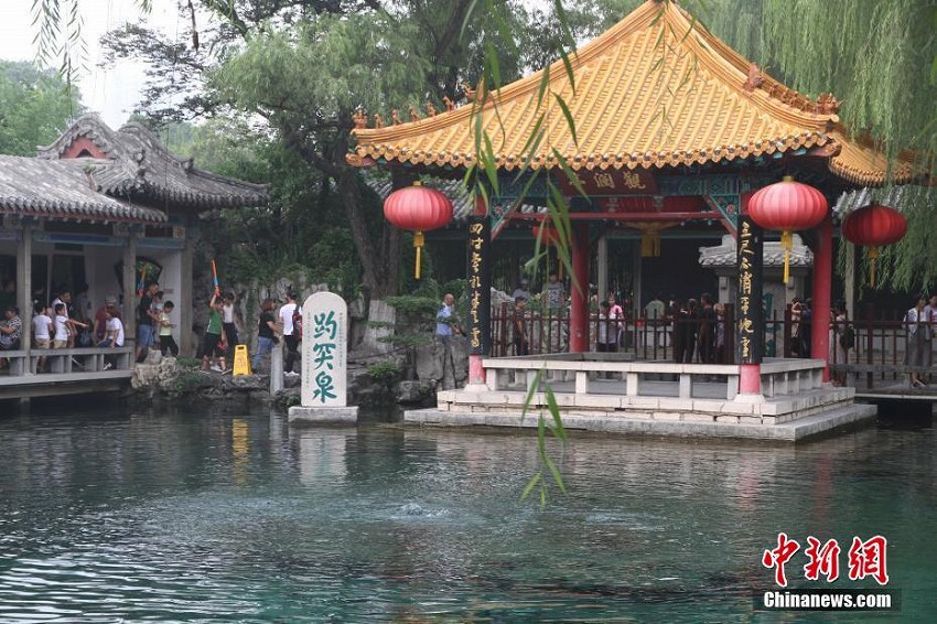 臺(tái)風(fēng)の影響で趵突泉の水位上昇、水湧き上がる光景再び　山東省