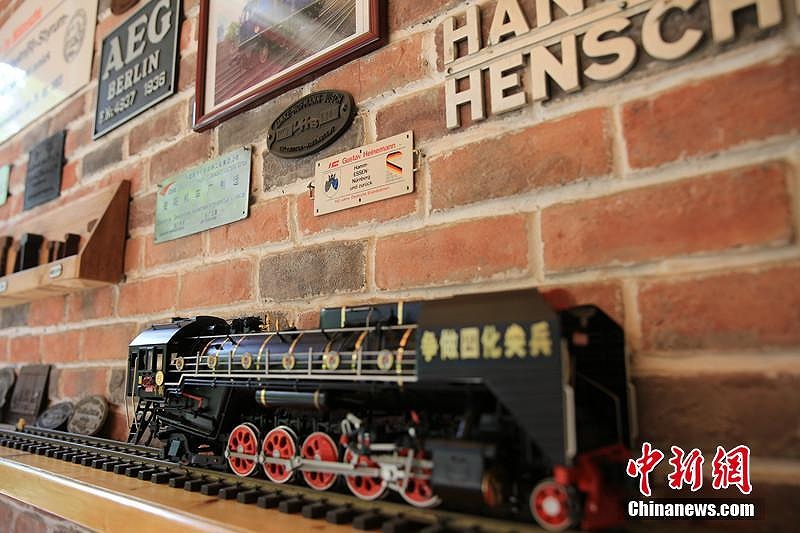 約1600萬円かけて自宅の庭を「列車王國」に　63歳男性が長年の夢葉える