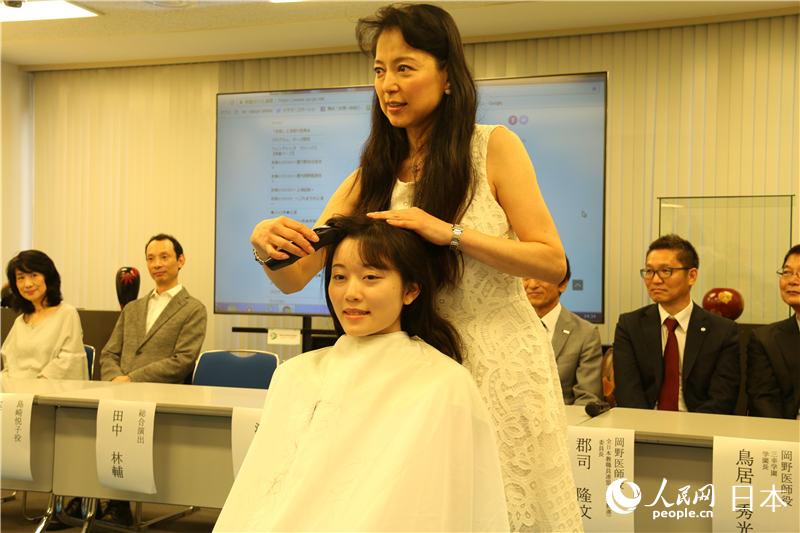 舞臺(tái)「友情～秋桜のバラード～」北京公演の制作発表會(huì)が東京で開(kāi)催