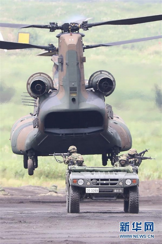 陸上自衛(wèi)隊が2018年富士総合火力演習を?qū)g施　日本