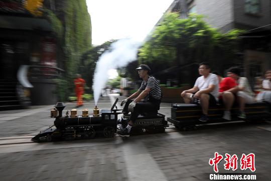 南京市內(nèi)を走るミニSLに大人も子供大興奮！