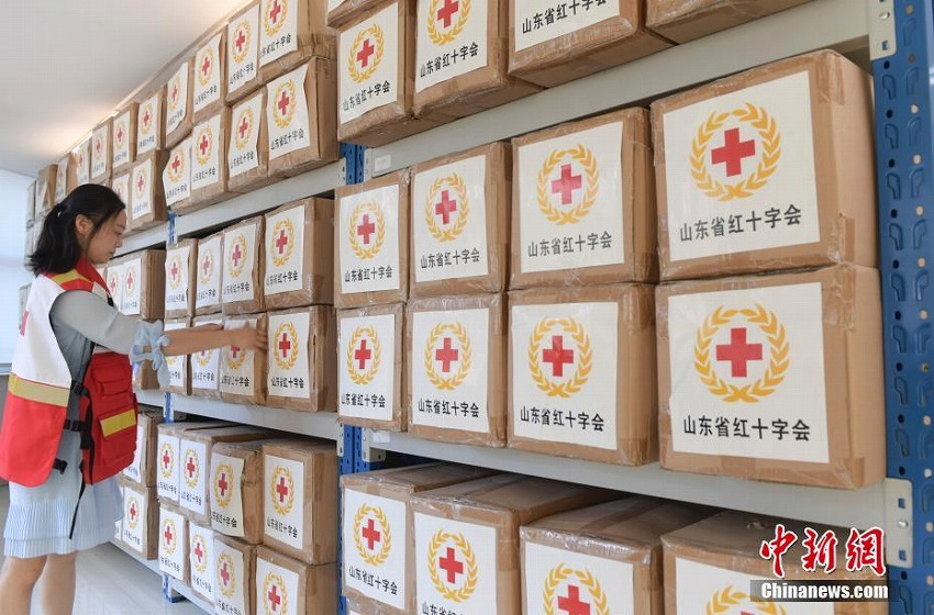 臺風による洪水被災地に山東省赤十字會が救援物資を緊急輸送
