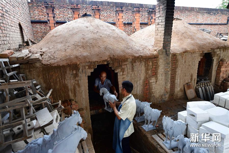 唐三彩、1000年の時(shí)を越える蕓術(shù)の輝き