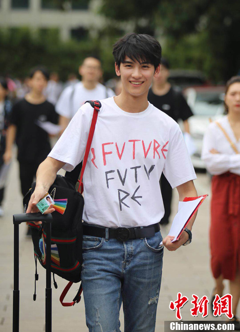 北京電影學(xué)院の新學(xué)期スタート！スターの風(fēng)格十分な新入生続々と