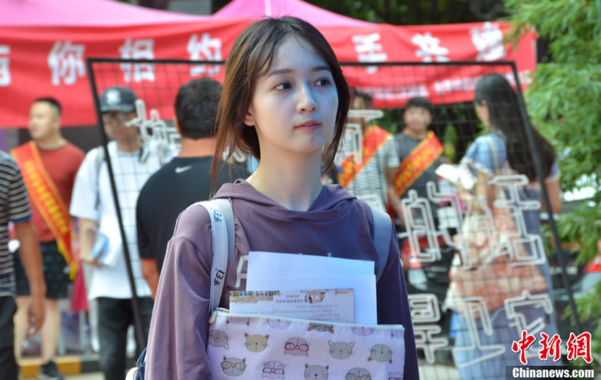 北京電影學(xué)院の新學(xué)期スタート！スターの風(fēng)格十分な新入生続々と