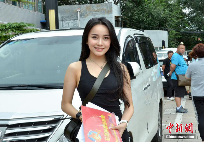 北京電影學(xué)院の新學(xué)期スタート！スターの風(fēng)格十分な新入生続々と