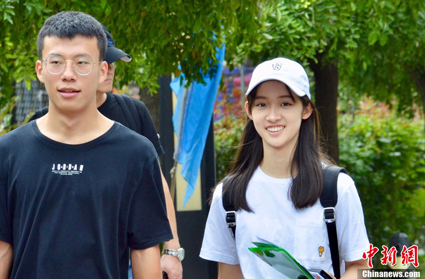 北京電影學(xué)院の新學(xué)期スタート！スターの風(fēng)格十分な新入生続々と